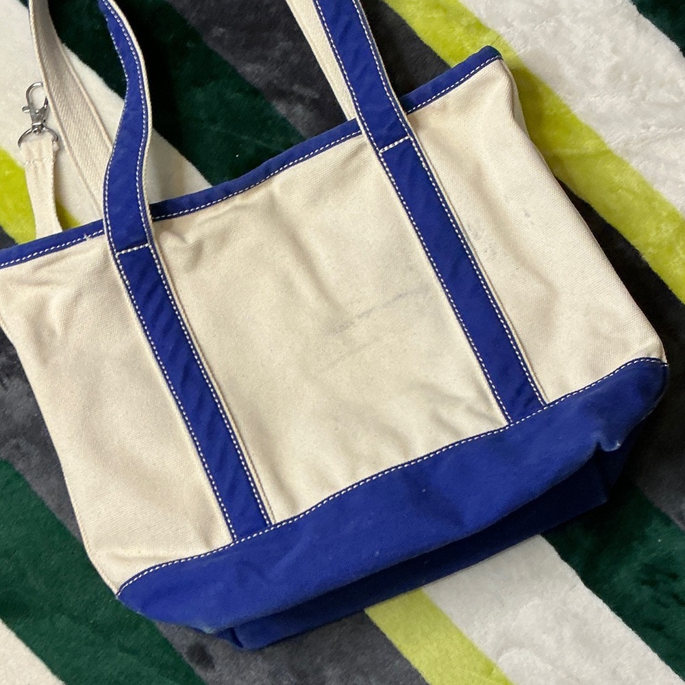 Lands' End Canvas Tote in Cream with Blue Trim - Picture 11 of 13
